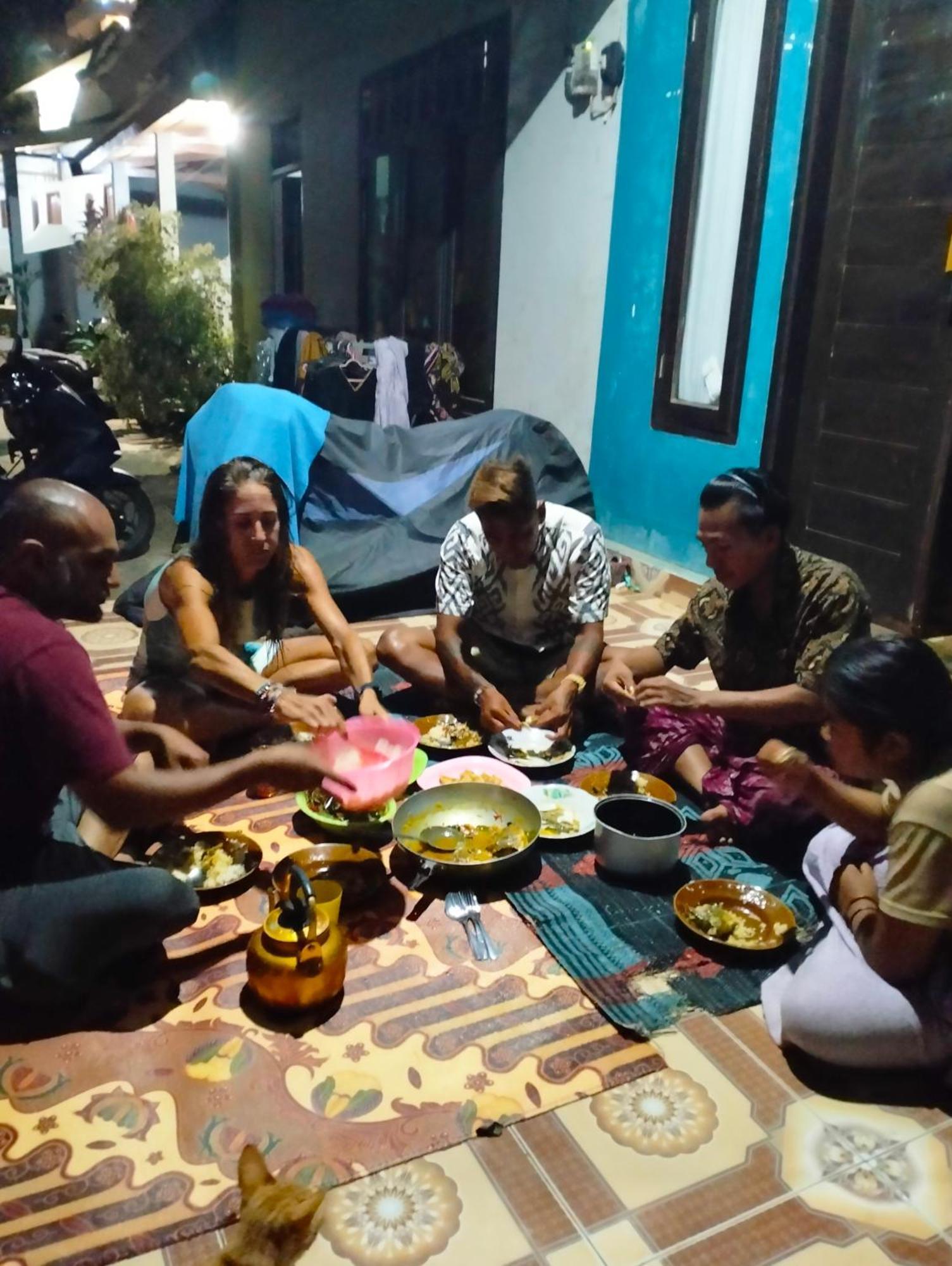 T&T Homestay Kuta  Экстерьер фото