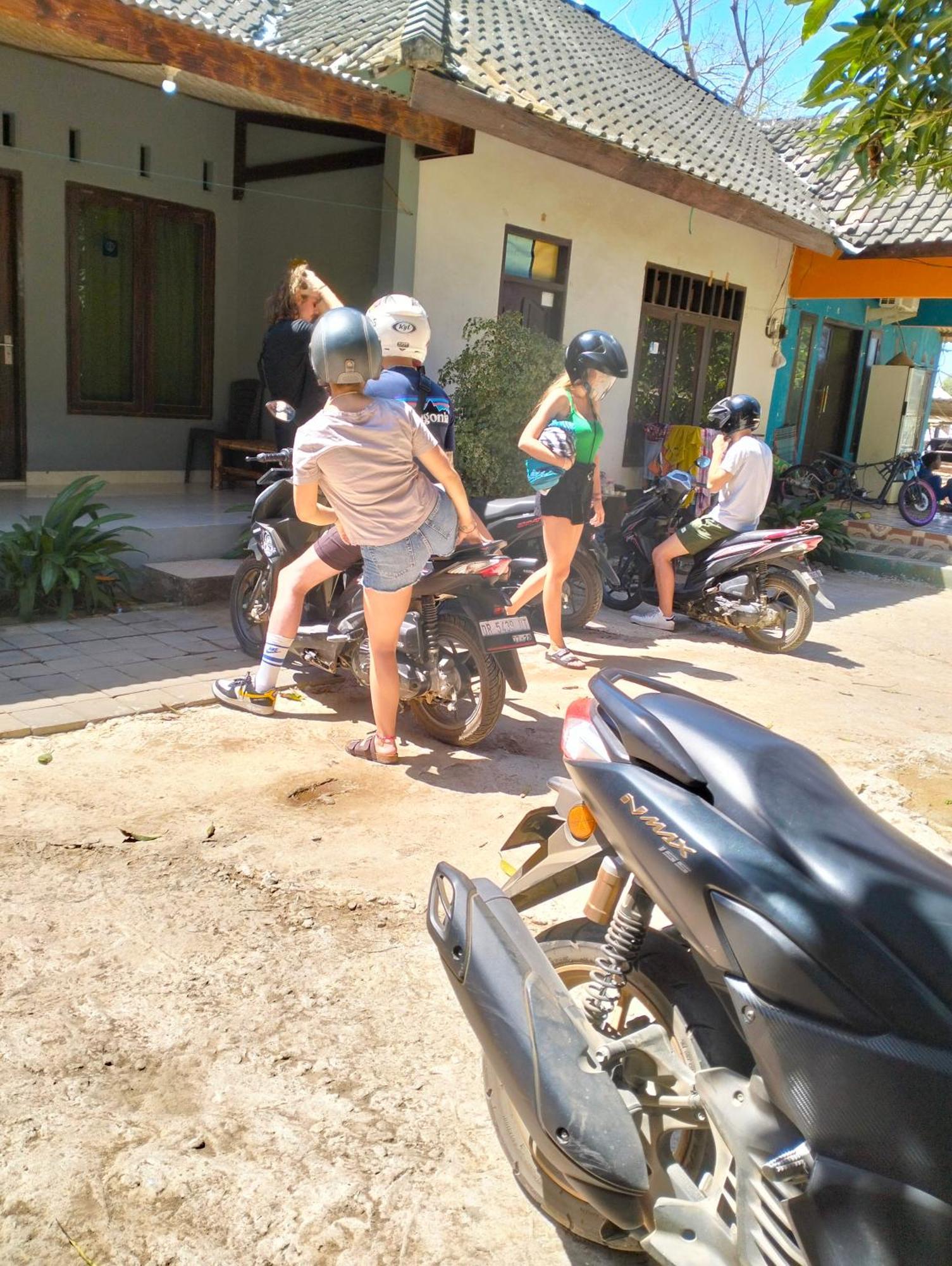 T&T Homestay Kuta  Экстерьер фото